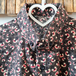 برای توضیحات فروش پیراهن لینن آستین بلند مشکی روی سایت یک متن یونیک میخواهم که از نظر سئو در نتایج گوگل در صفحه اول رتبه بگیرد،این پیراهن تولید اختصاصی آقای لنالی می باشد،طرح زمینه پارچه این پیراهن شکوفه بهاری گیلاس